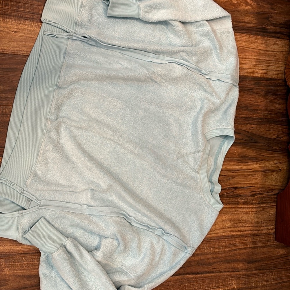 Women’s AE sweatshirt. Size M